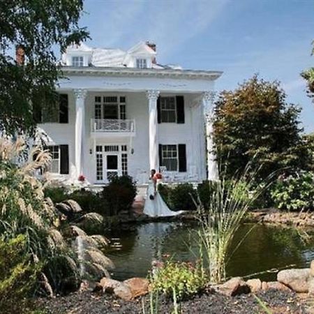 Winridge Manor Bed And Breakfast Madison Heights Exterior photo