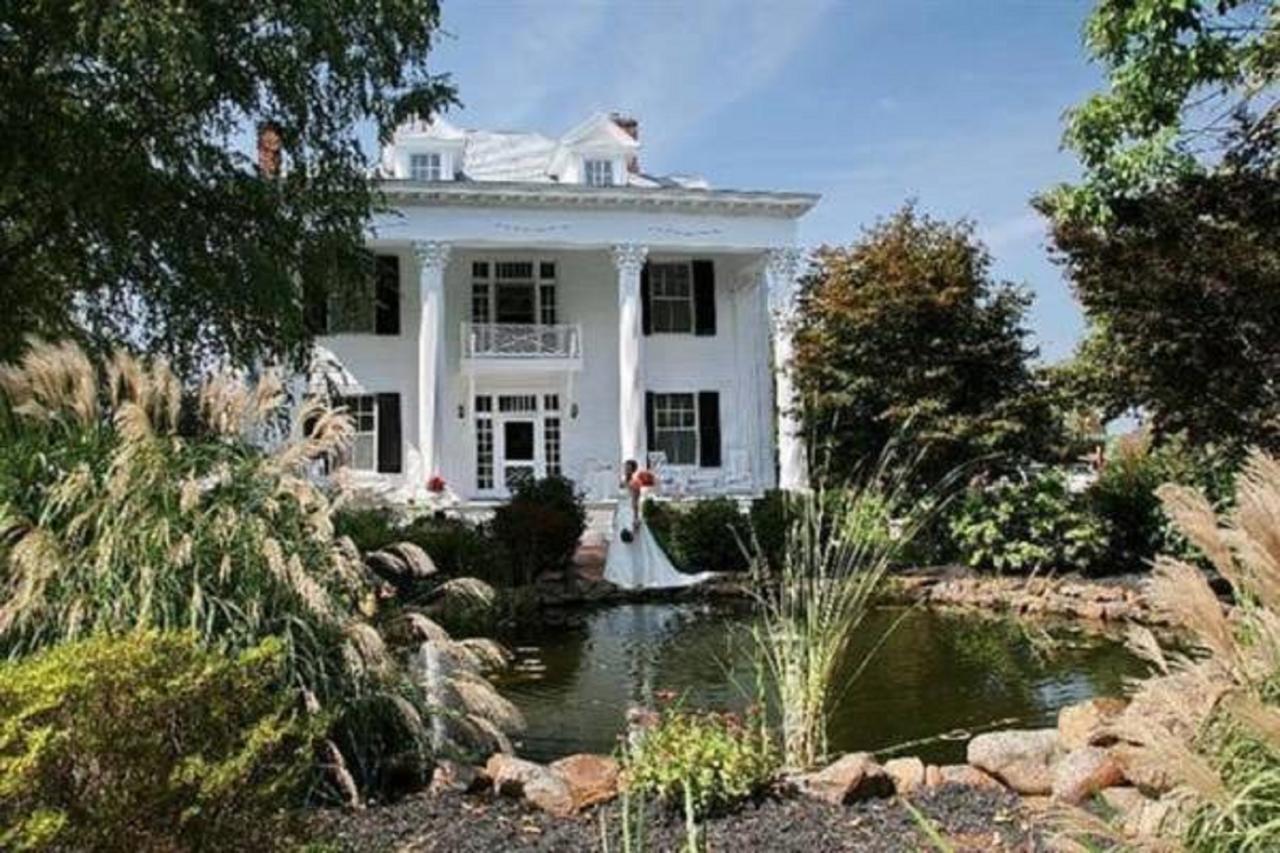 Winridge Manor Bed And Breakfast Madison Heights Exterior photo